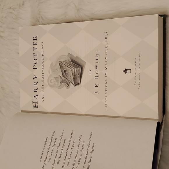 Harry Potter and the Half-Blood Prince Book 6 - Picture 2 of 5